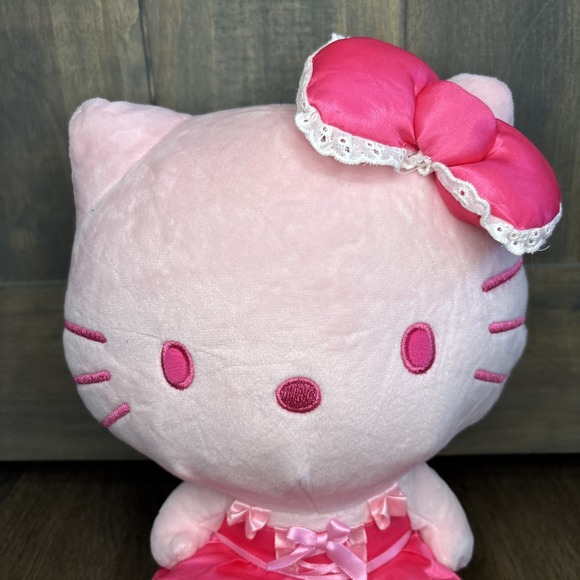 Hello Kitty Friends 12" Pretty‎ in Pink Monochrome Plush 2024 - Picture 4 of 7